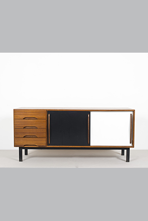 Charlotte PERRIAND - Buffet « Cansado » en placage d'acajou ouvrant par quatre tiroirs et deux portes coulissantes